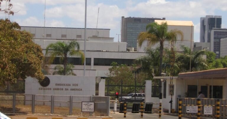 Foto de arquivo de 2007 da entrada da Embaixada dos EUA em Brasília